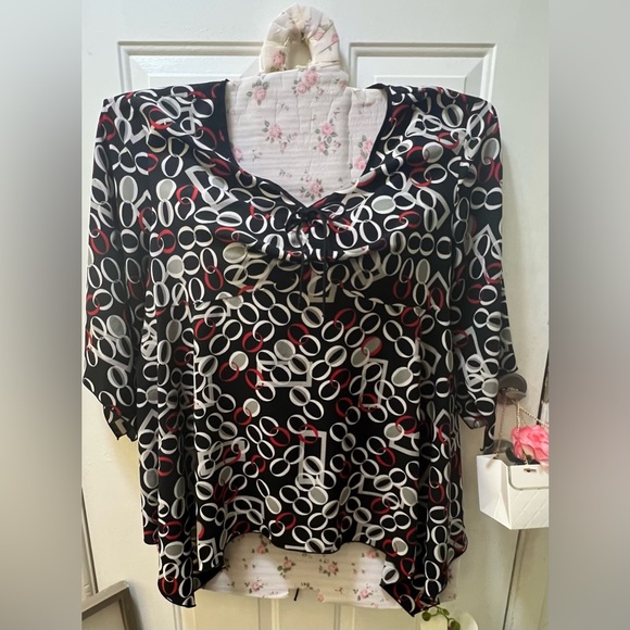 Ladies plus  fashion bug 30/32W asymmetrical print blouse - Picture 14 of 15